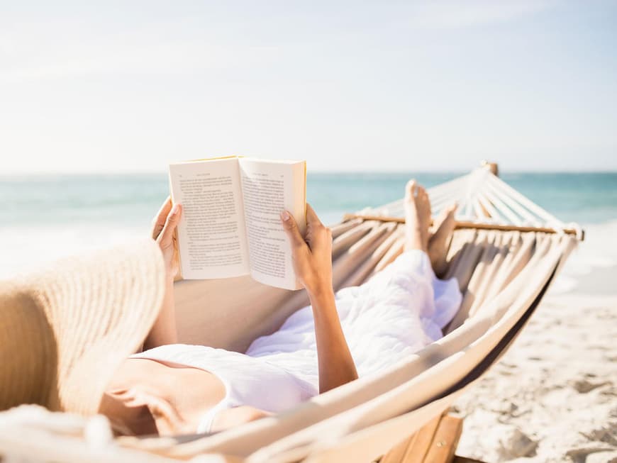 Pure Erholung: Sonne, Meer, ein gutes Buch – das sind die Zutaten für eine perfekte Auszeit