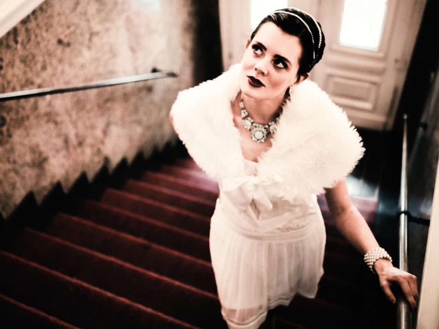 Frau in der Oper