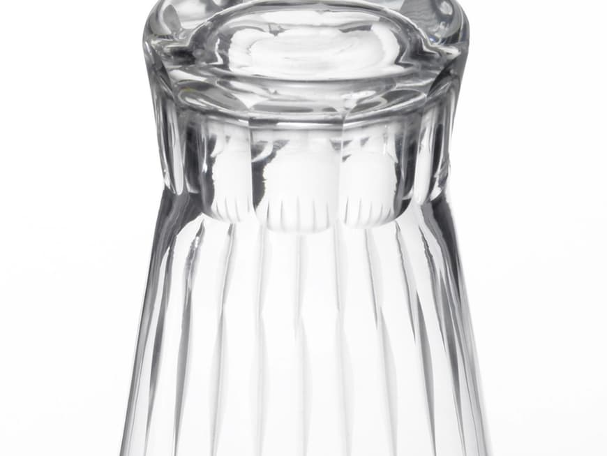 Spinnen lassen sich ganz einfach in einem Glas einfangen