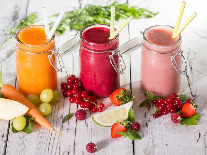Mit den richtigen Smoothies und Säften den Körper entgiften
